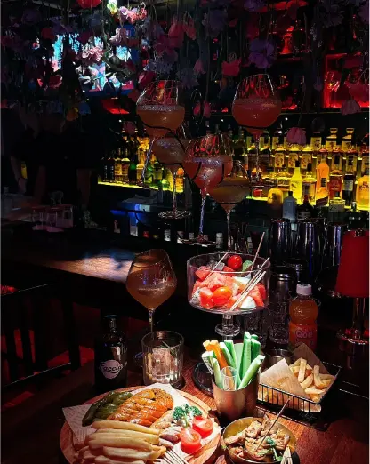 上海新天地时尚穿搭街拍胜地，马当路附近潮流买手店指南